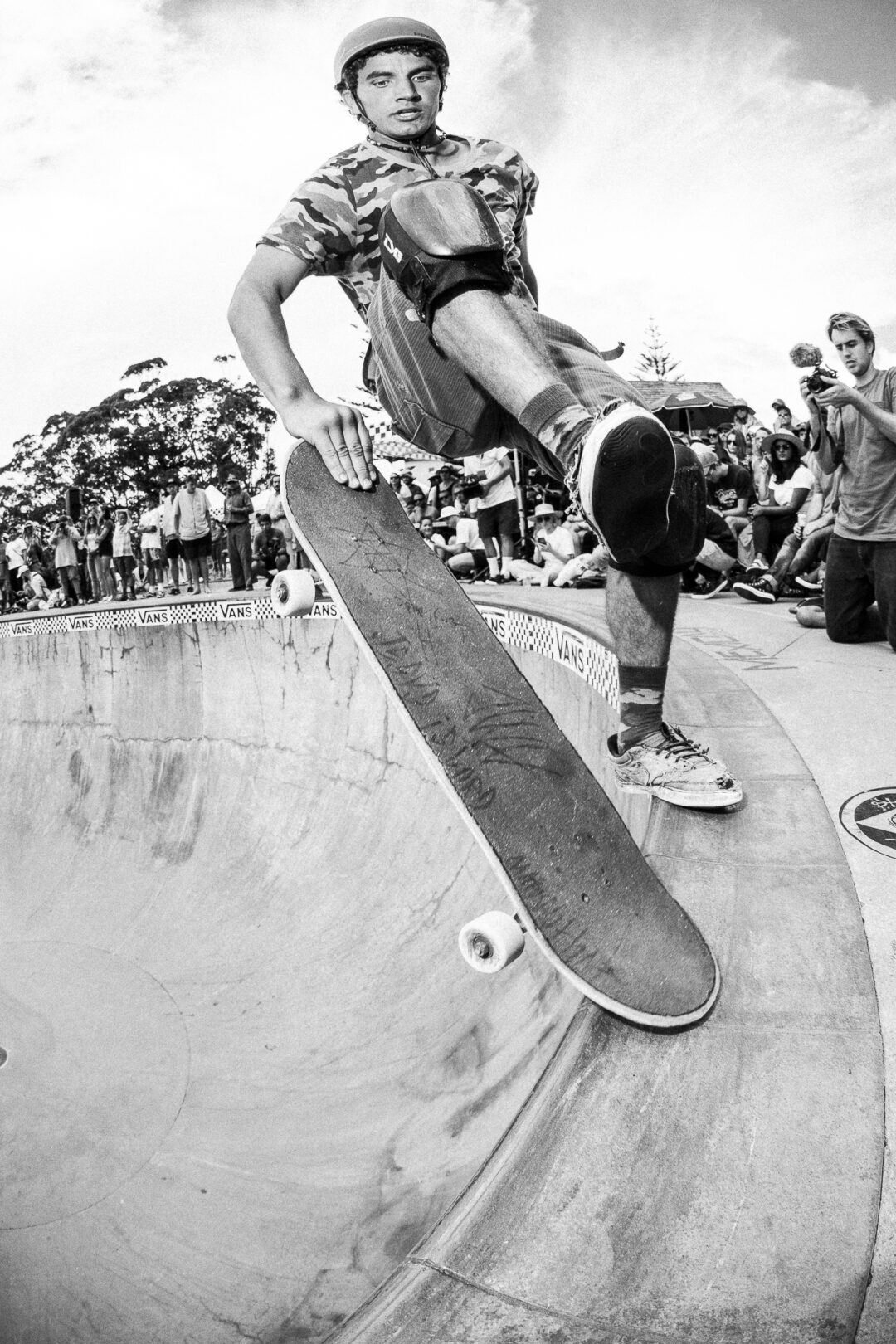 Josh Campbell, fingerflip lien to tail. Photo by David Read.