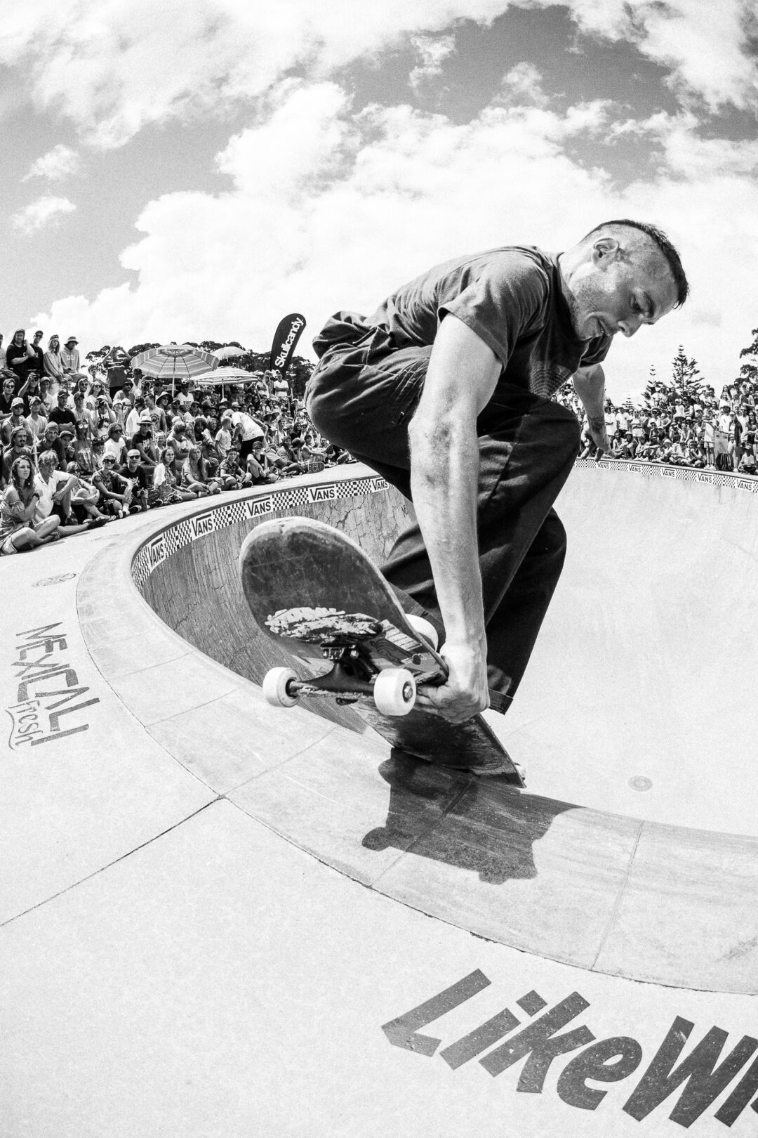 Owen Watkins, rock mute to fakie. Photo by David Read