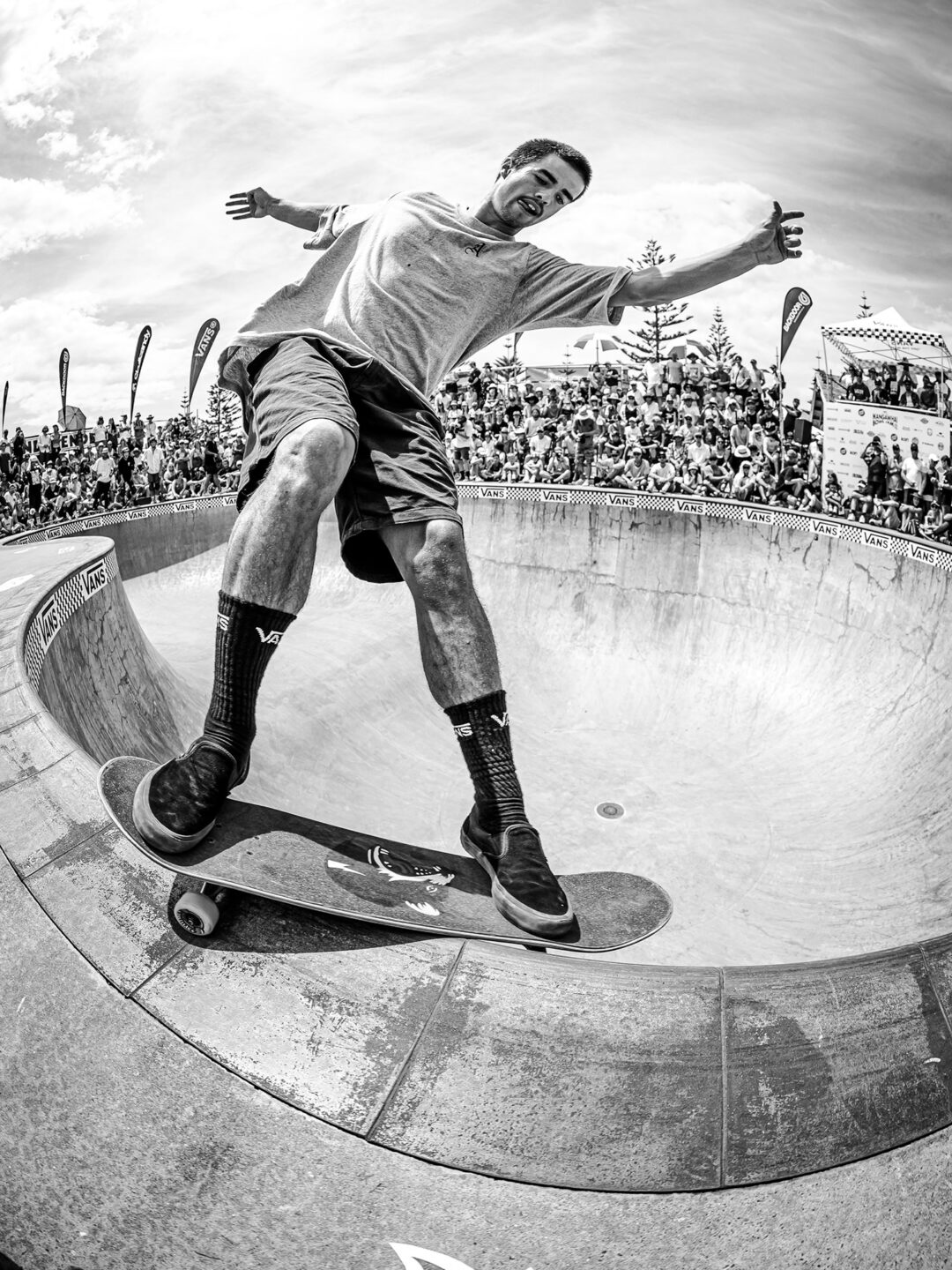 Nixen Osborne, Smith grind. Photo by Kingsley Attwood.
