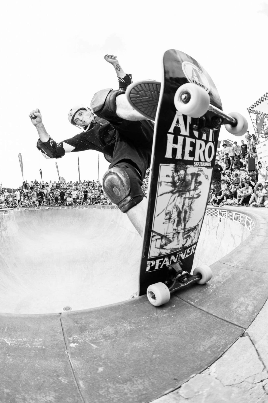 Simon Clegg, blunt to fakie. Photo by David Read.