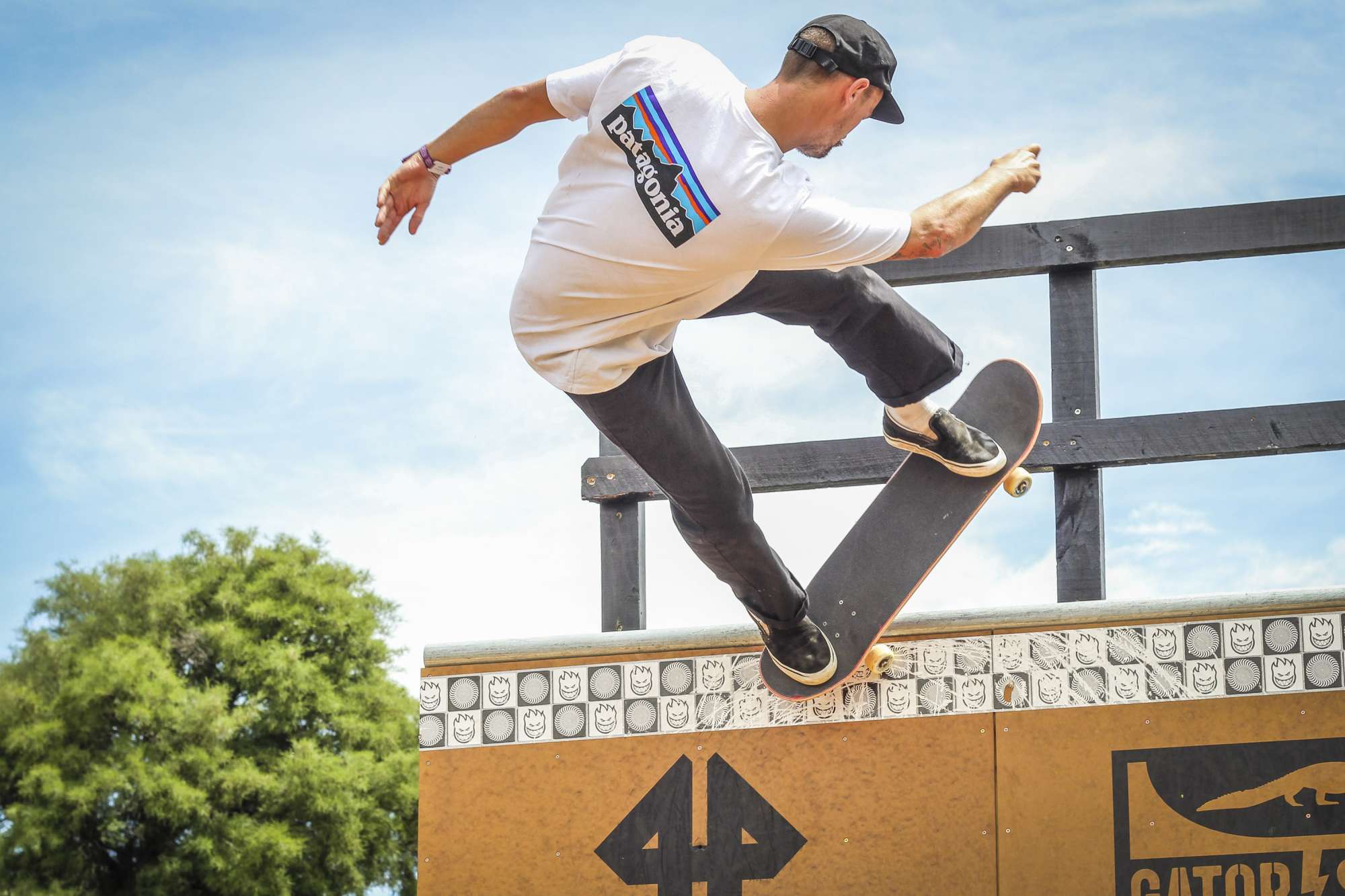Tom Mitchell, pivot to fakie.