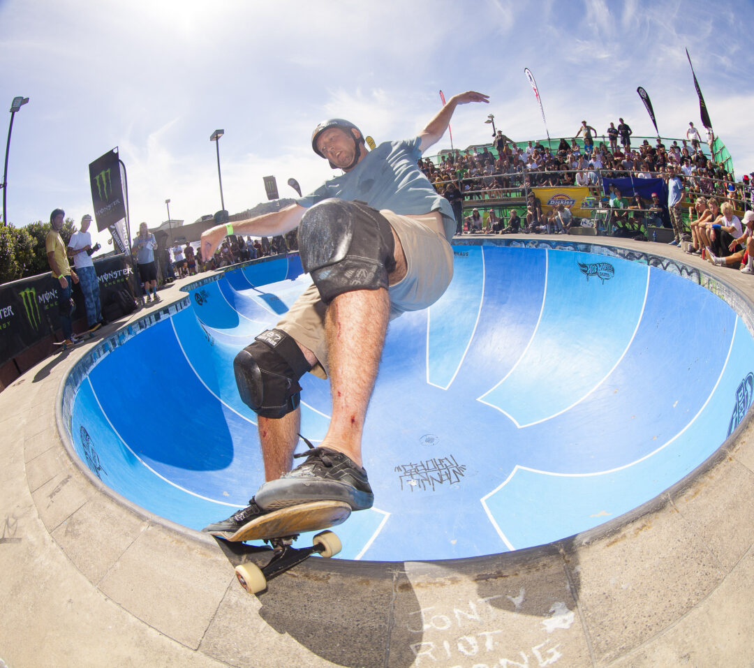 Nic Bennett, Smith grind.