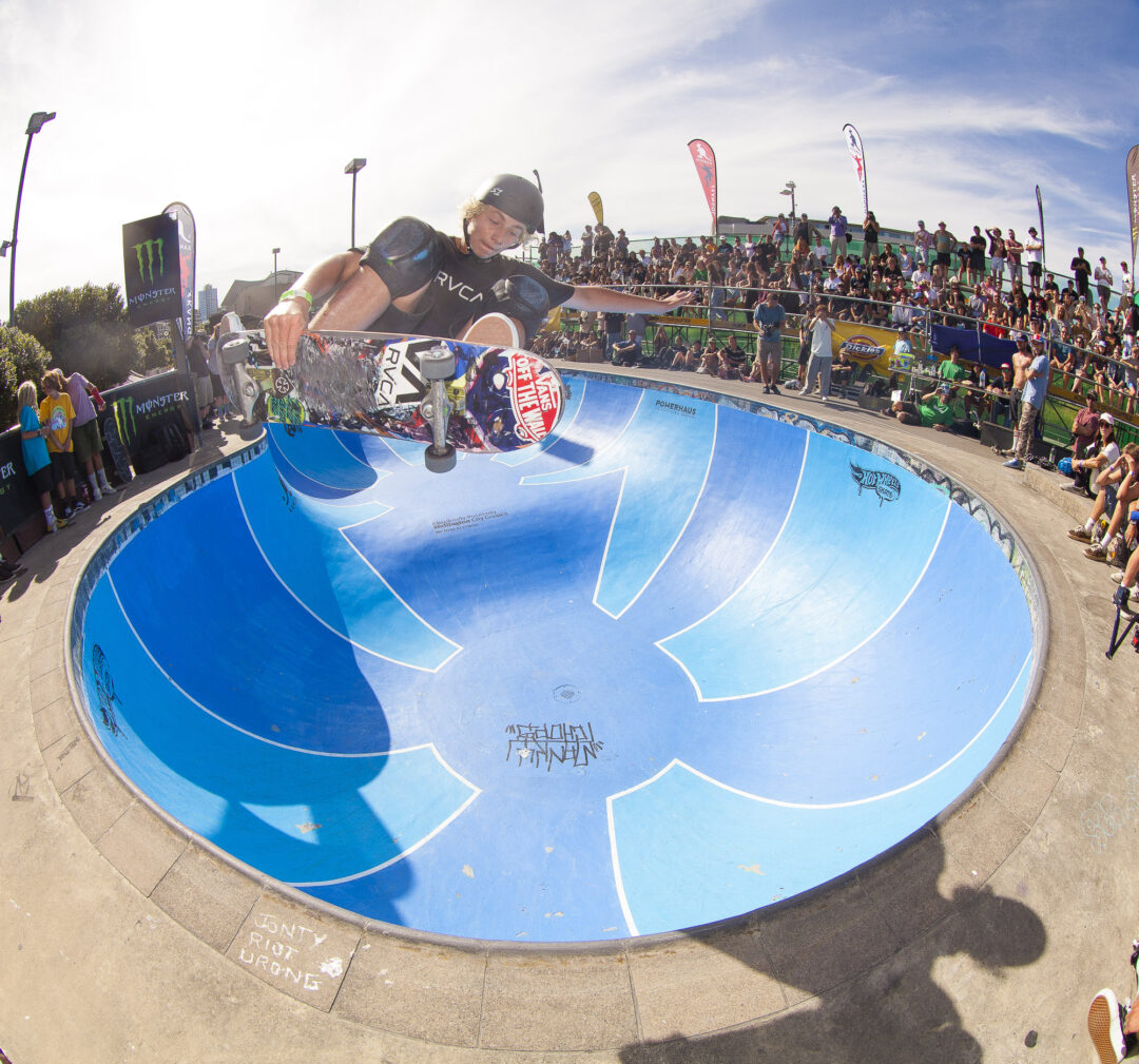 Jett De Haan, frontside air.