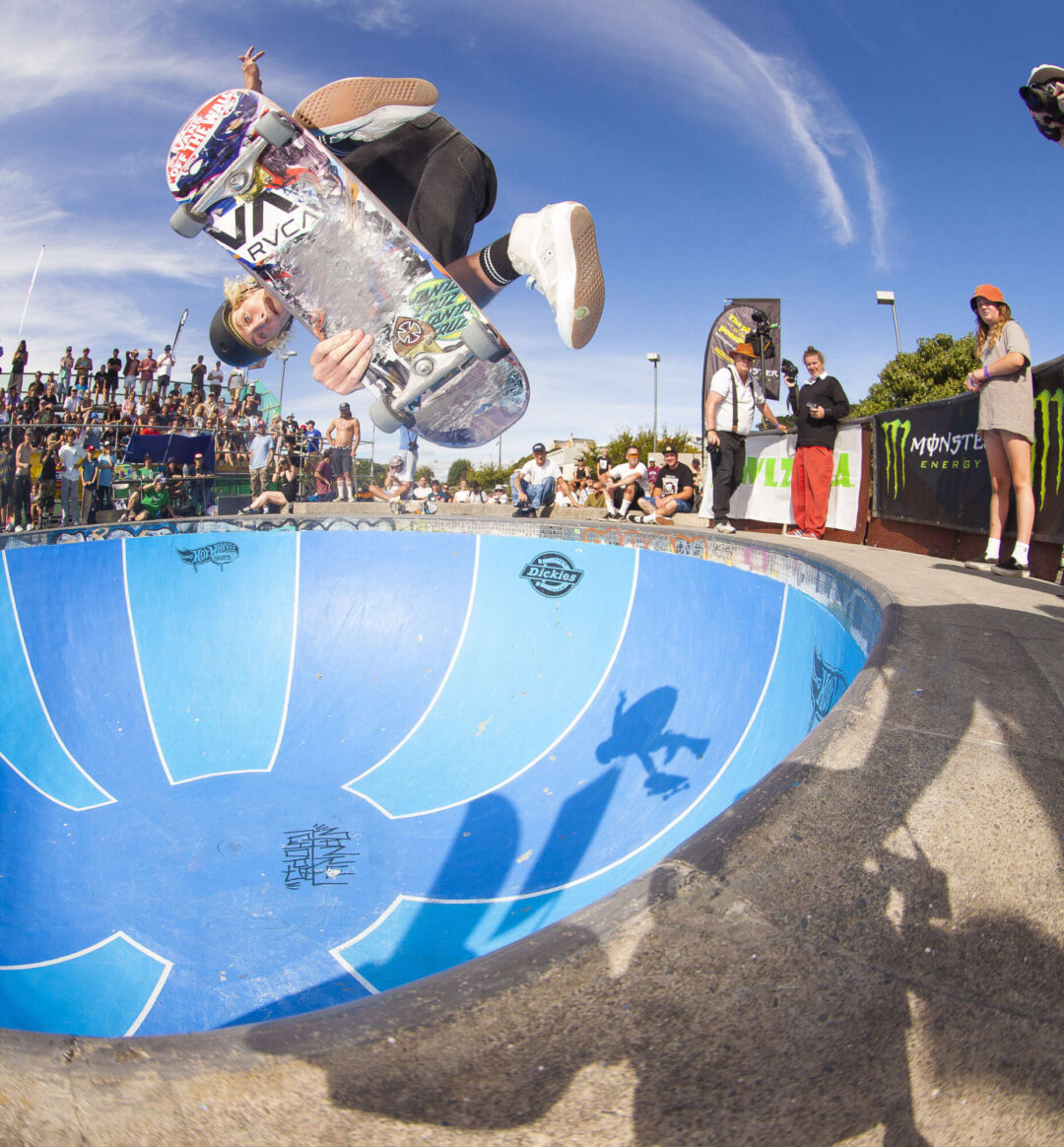 Jett De Haan, kickflip Indy.