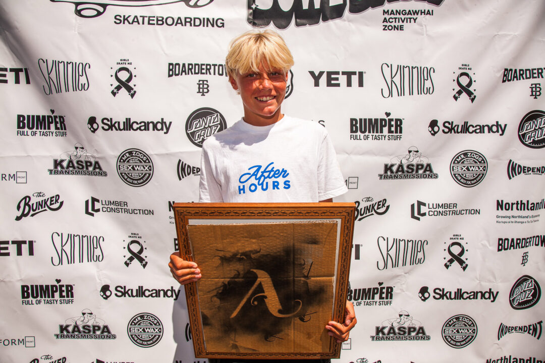 Monty Graham receiving his ‘Best Slam’ award from Armature Frames for his faceplant while trying a roll-in lipslide on the first run of the competition.