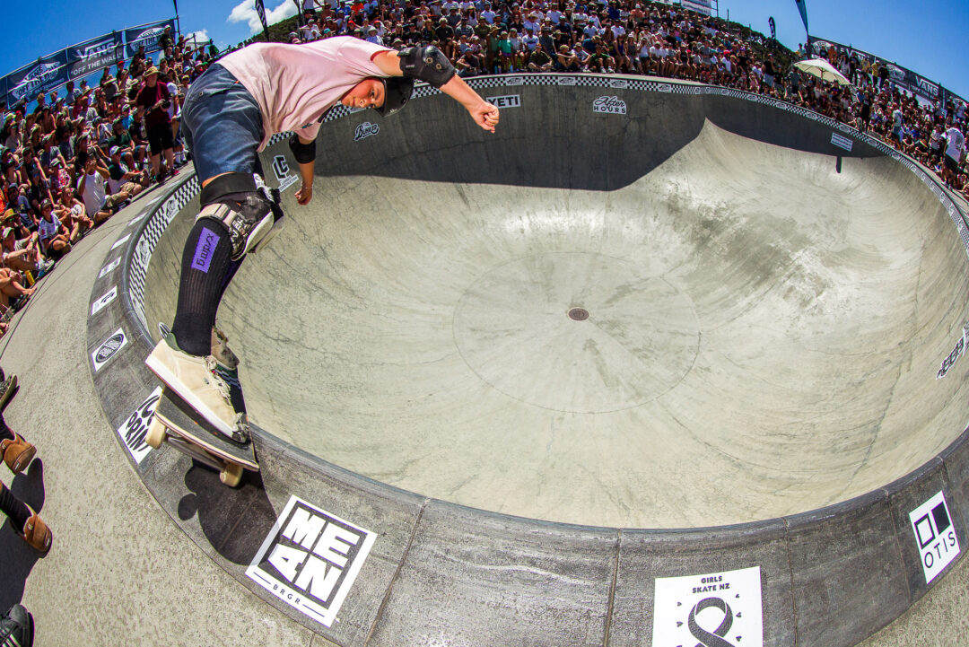 Charlea Dowling, feeble grind to fakie.