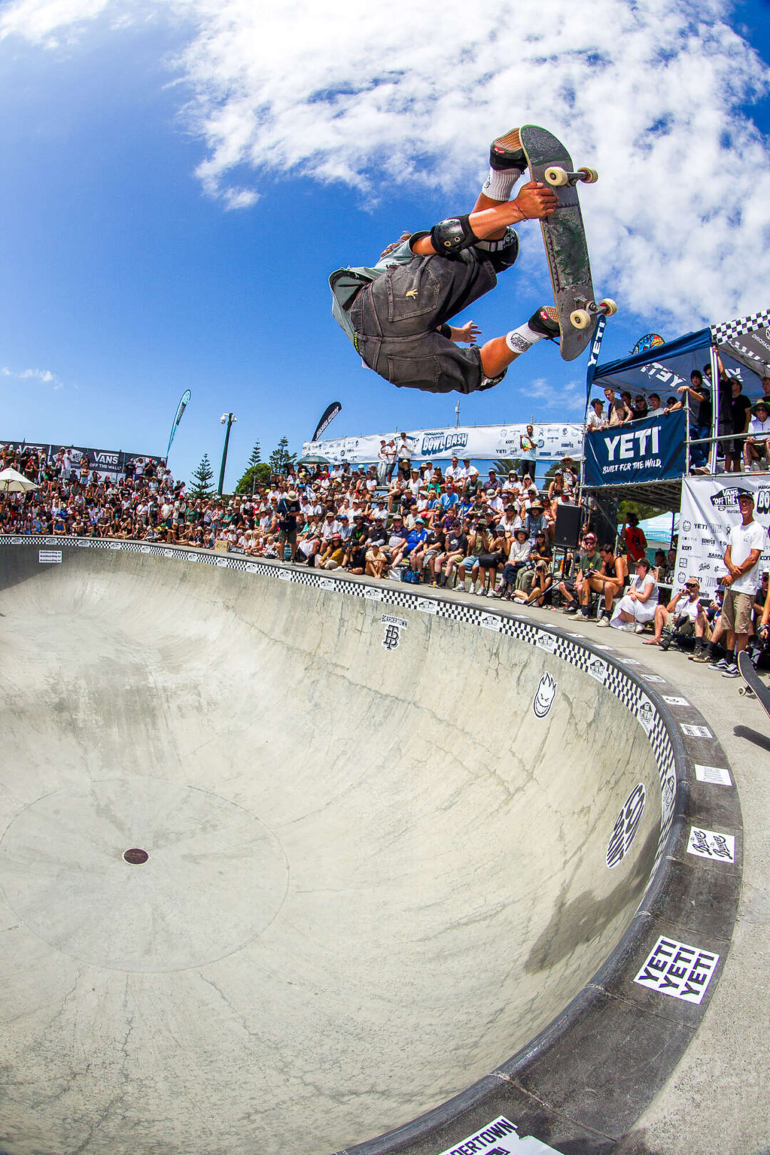 Eddie Acres, frontside stalefish air.
