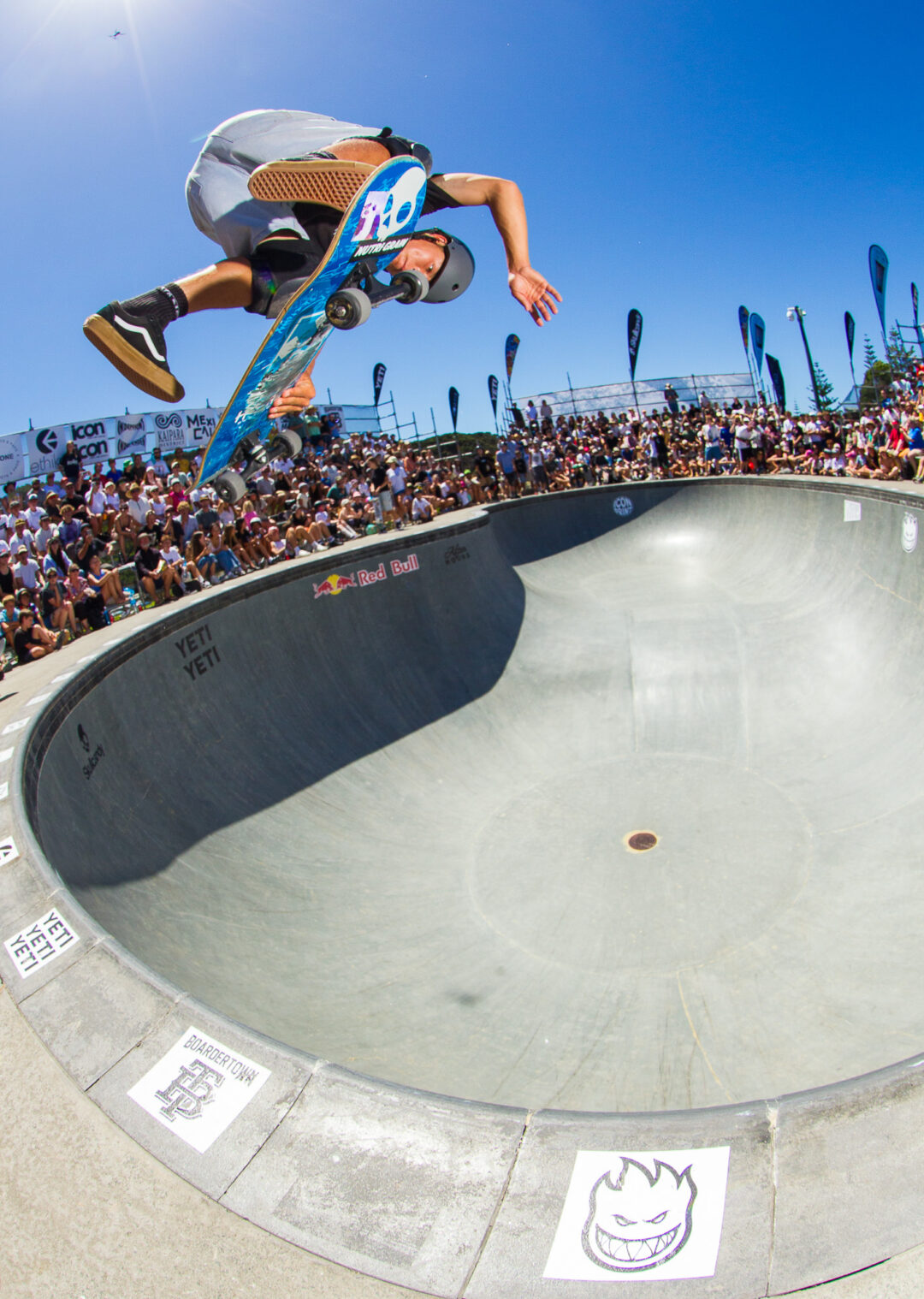 Zedyn Fellows, heelflip indy air.