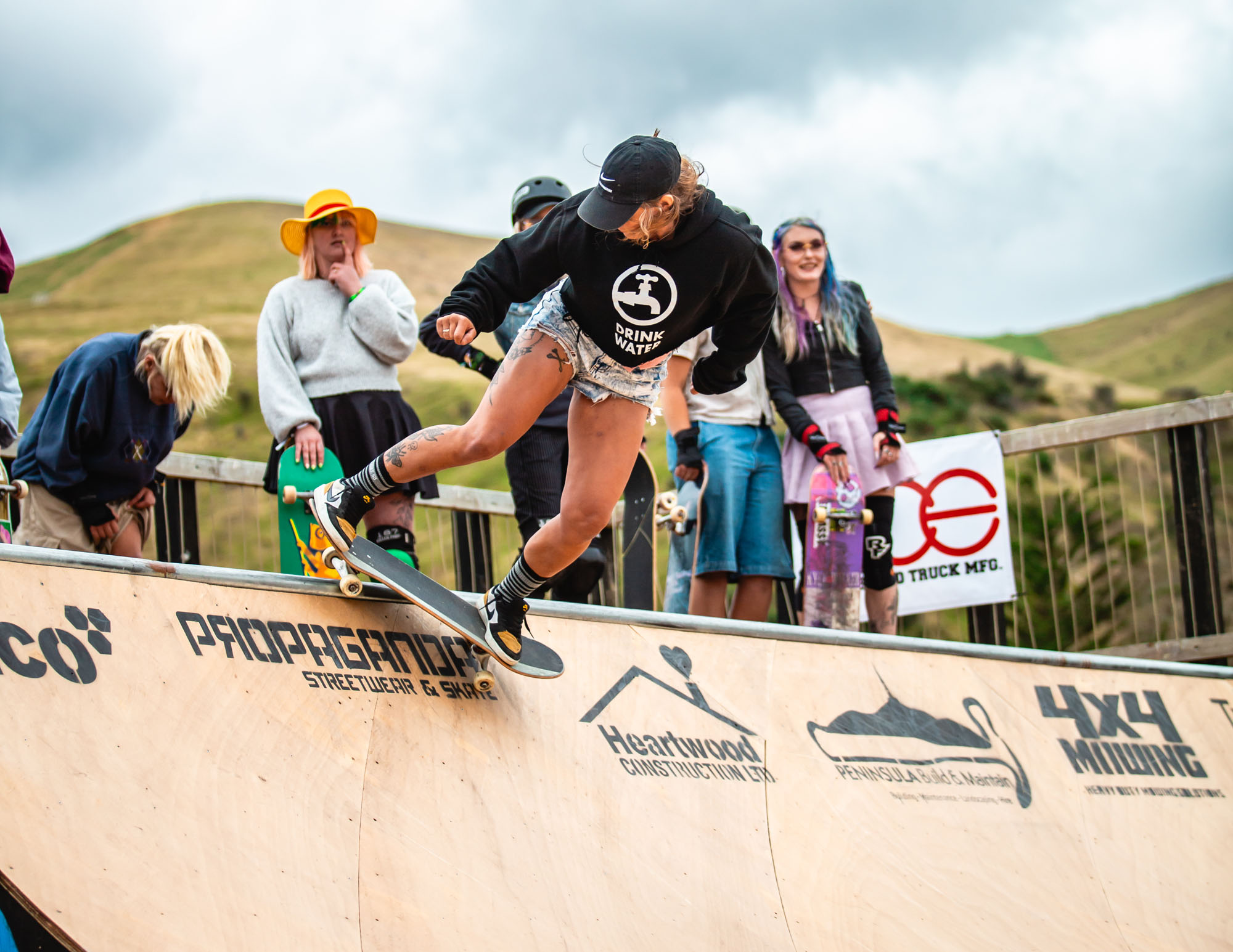 Elly Townshend, fakie backside Smith stall. Photo by Natasha Grego.