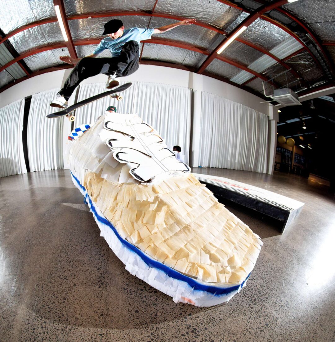 Ben Gibb, kickflip.