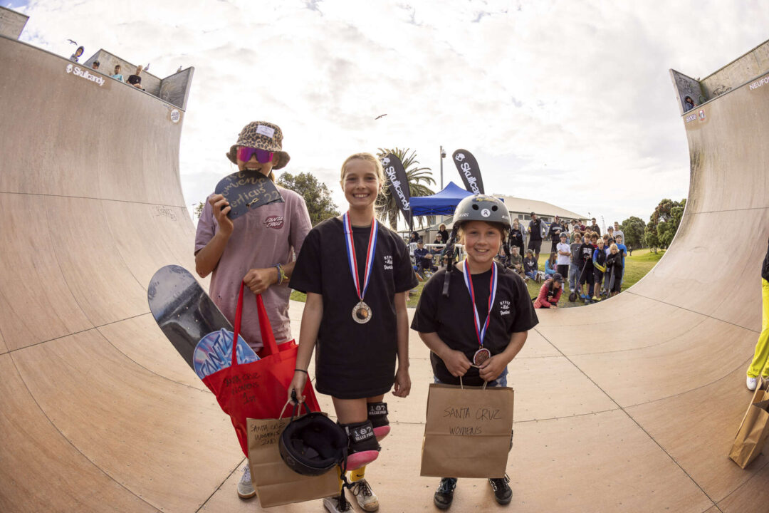 Women's winners: Yeva Butler, Scarlett Gray and Igancia Munoz.