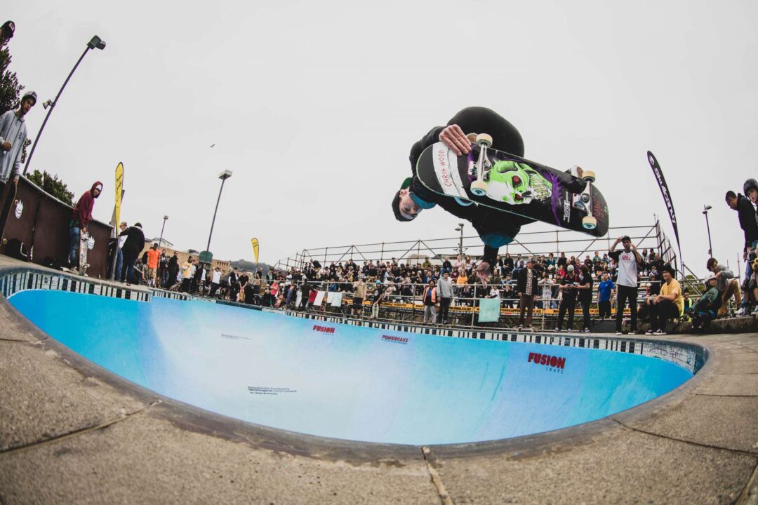 Chris Wood, backside air.